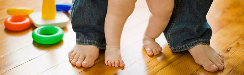راه رفتن بر کفپوش چوبی