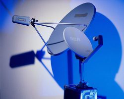 سیستم mstv یکی دیگر از سیستم های آنتن مرکزی است که شبکه ماهواره ای رو در کنار فرکانس ها و سیگنال های دیگر در اختیار کاربر ها می گذارد.
